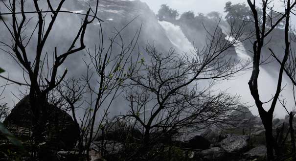 athirapalli-waterfall