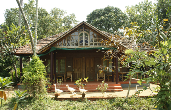 VEMBANADU LAKE VILLAS